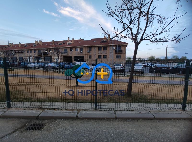 Foto 5fb10a5c-363d-4dfb-b81b-ba0402a20961. Casa aparellada amb aparcament a Yeles