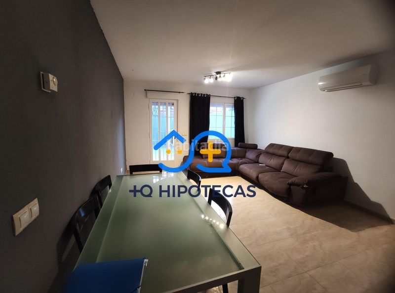 Foto 7ca79690-2458-44d1-9441-de942acc3b4f. Casa aparellada amb aparcament a Yeles
