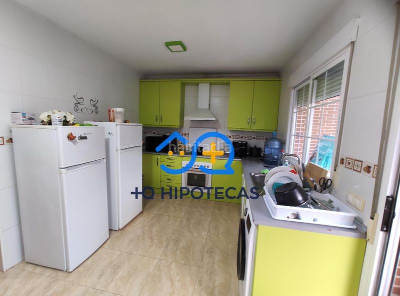 Foto 83299e75-d44f-48fc-a82d-a74ab91bc0de. Casa aparellada amb aparcament a Yeles