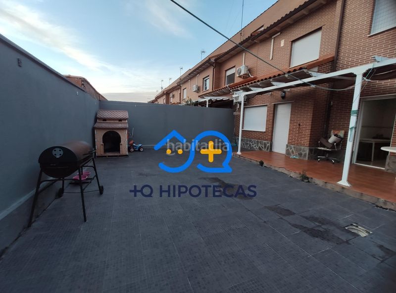 Foto a3cad2a3-1413-40c8-ac1c-aa66bd12fb14. Casa aparellada amb aparcament a Yeles