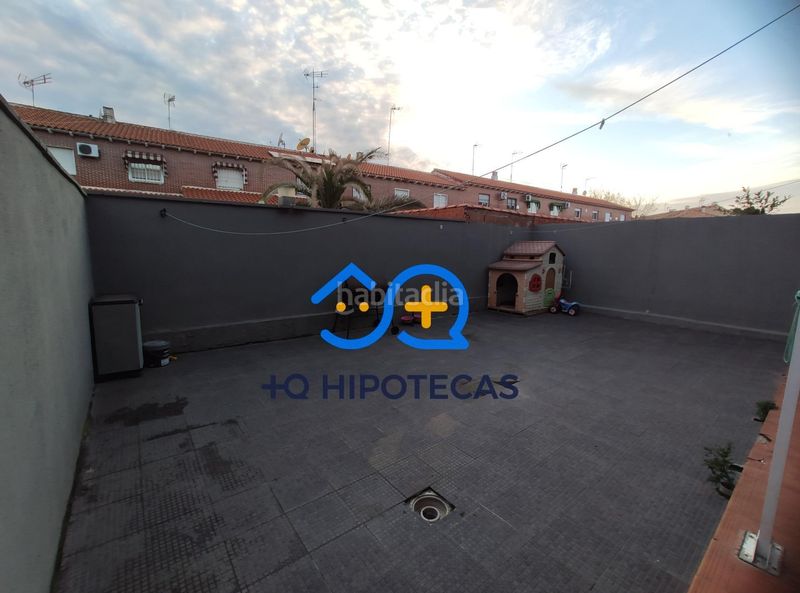Foto c7c90d3d-092b-4427-b5c3-a99d982d40dc. Casa aparellada amb aparcament a Yeles