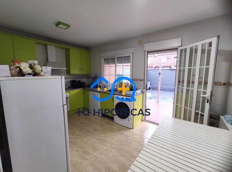 Foto e2f189f5-e42b-4176-badd-e2f8ffb6b641. Casa aparellada amb aparcament a Yeles