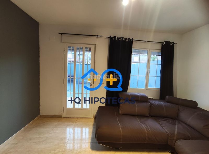 Foto ea5d1649-123e-49b1-a172-a56af9632178. Casa aparellada amb aparcament a Yeles