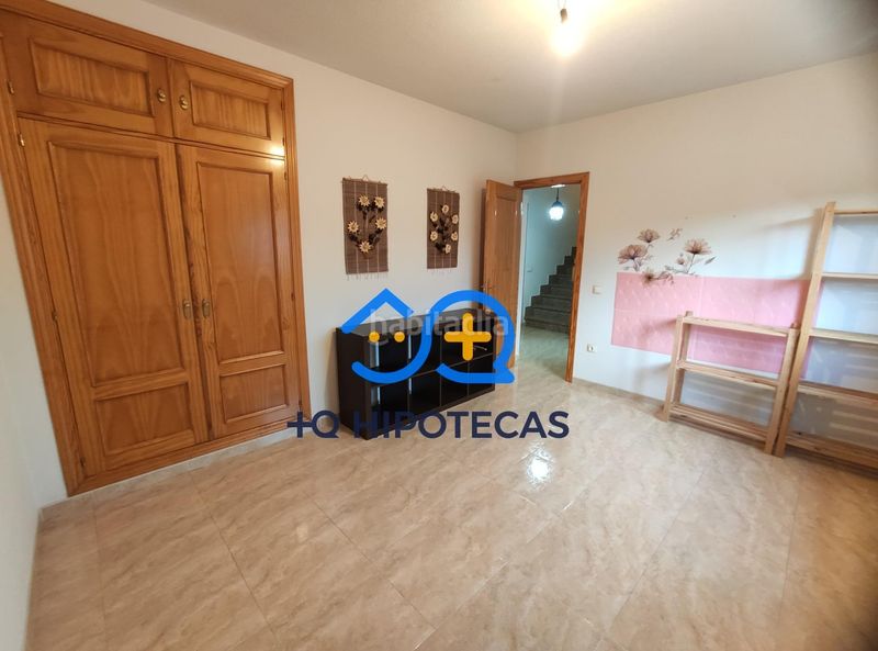 Foto eaf88171-f22b-48b3-bc2e-bd336c4f3905. Casa aparellada amb aparcament a Yeles