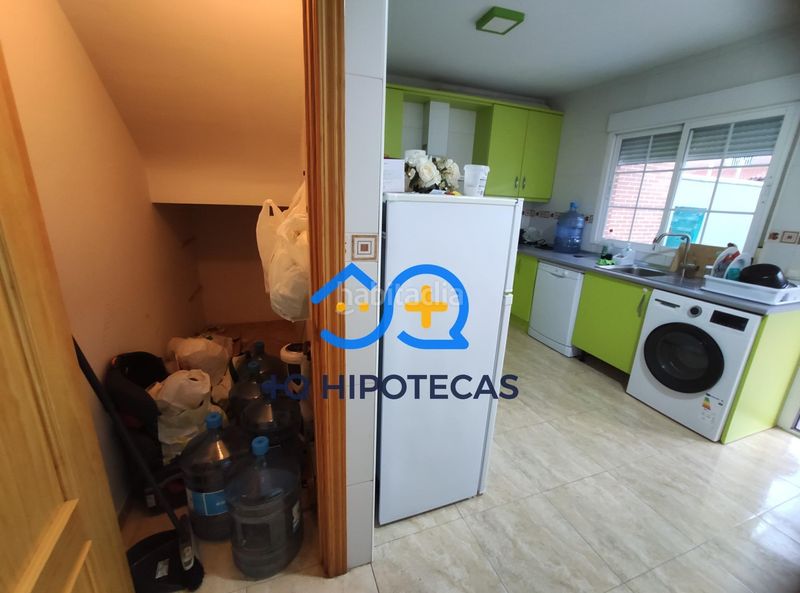 Foto f5a1f5af-caf6-4363-950b-03c982facf25. Casa aparellada amb aparcament a Yeles