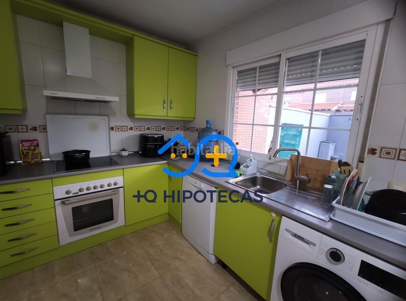 Foto fbb32886-fdea-40bd-80c2-d56a6114fec9. Casa aparellada amb aparcament a Yeles