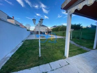 Maison jumelée à Ugena. Mas que hipotecas vende gran chalet en los llanos  ugena