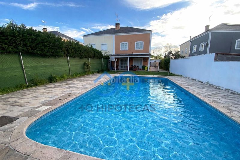 Foto 6b28654f-18f8-41d3-a8df-cdd4832bc4b2. Casa aparellada amb calefacció aparcament a Ugena