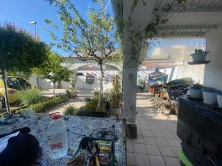 Casa en Cedillo del Condado. Mas que hipotecas vende precioso chalet de esquina en cedillo de