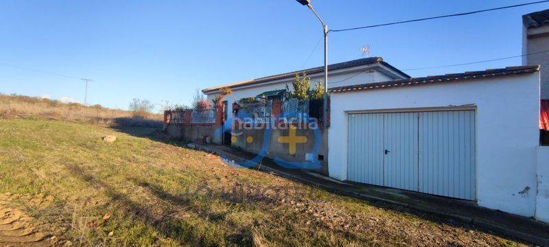 Foto 14f9edd7-3ef8-459d-b945-061b98ce0fd1. Casa amb aparcament a Camarenilla