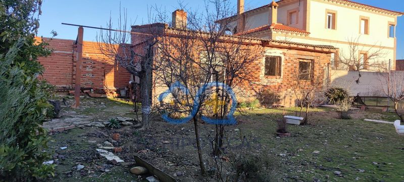 Foto a2c0ca9a-65bd-421a-b91f-de99a5f1ba4c. Casa amb aparcament a Camarenilla