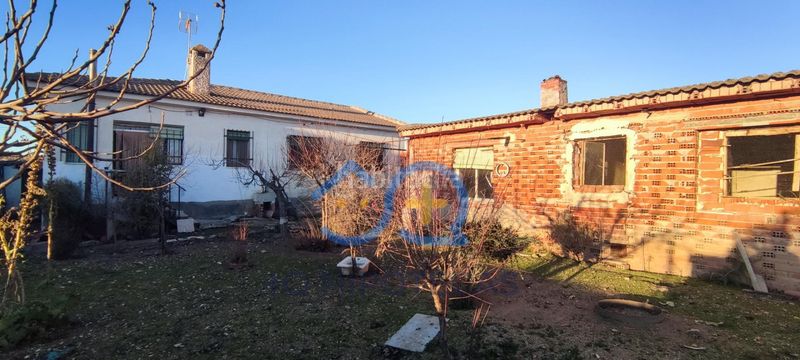 Foto a3a7bf3b-a9ea-4bc5-9f19-4978778178ea. Casa amb aparcament a Camarenilla