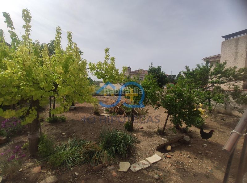 Foto bbf5b12c-b03f-421e-97b5-354b081ad4b3. Casa amb aparcament a Camarenilla