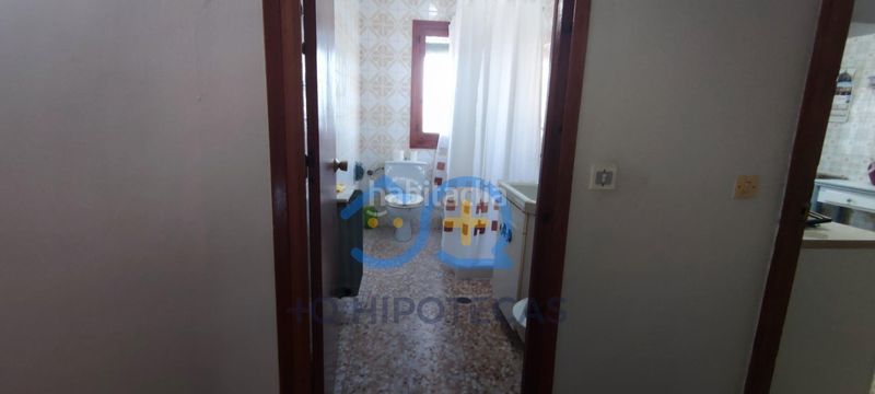 Foto bc7df9fb-25fc-4cb2-b255-a0d9f2b588e2. Casa amb aparcament a Camarenilla