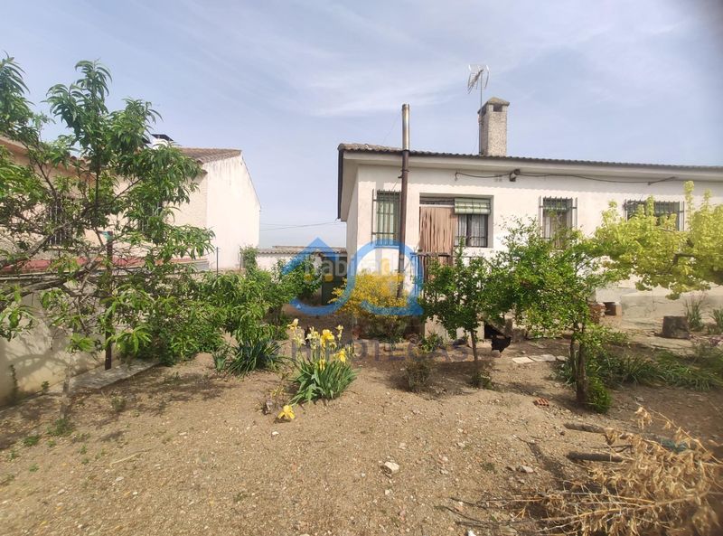 Foto c3cb564b-13c1-4192-9ce2-c9745c7e825a. Casa amb aparcament a Camarenilla