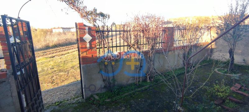 Foto d10d713d-c447-488d-94bc-add144e916b0. Casa amb aparcament a Camarenilla