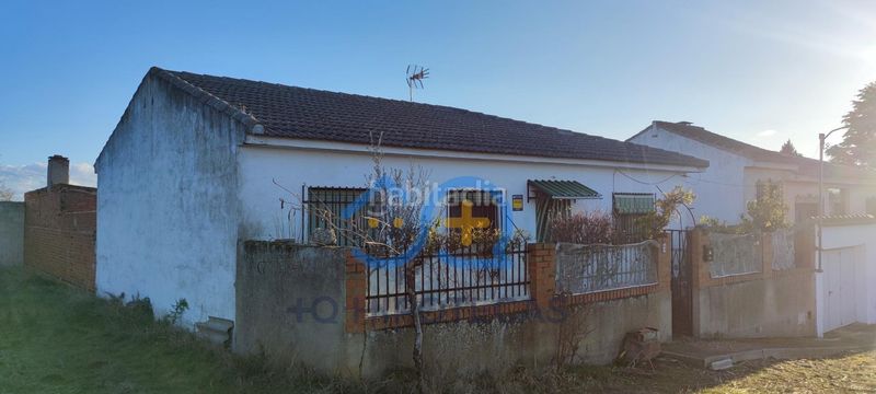 Foto f188715d-5b48-467a-89e0-1276b4e395d0. Casa amb aparcament a Camarenilla