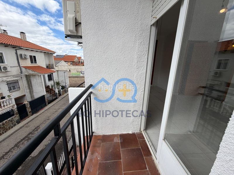 Foto f3464c06-43da-4b1e-b2dd-eb628cf19816. Casa adossada amb aparcament a Numancia de la Sagra