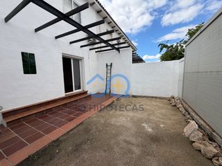Casa a schiera in Numancia de la Sagra. Mas que hipotecas vende en exclusiva bonito chalet adosado en el