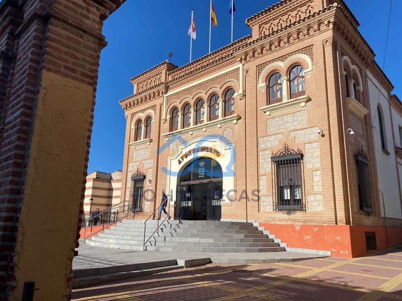 Foto b67d0b26-f8e4-4efe-907e-c442506ac069. Aparcament cotxe a Yuncos