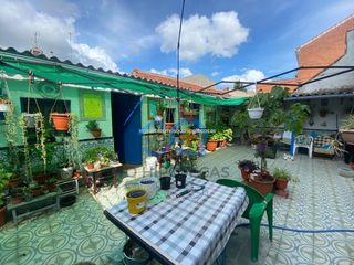 Etagenwohnung in Estación-Cruz Roja. Mas que hipotecas vende precioso piso con patio en el centro de
