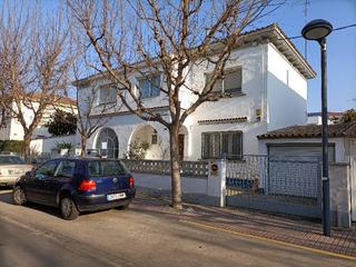 Casa adossada a Joc de la Bola - Camps d'Esports. El lujo de vivir en un xalet dentro de lleida