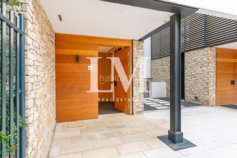 Foto a5dbfb90-e661-4c2c-b599-47cce7fe55df. Lloguer casa amb calefacció aparcament piscina a Barcelona