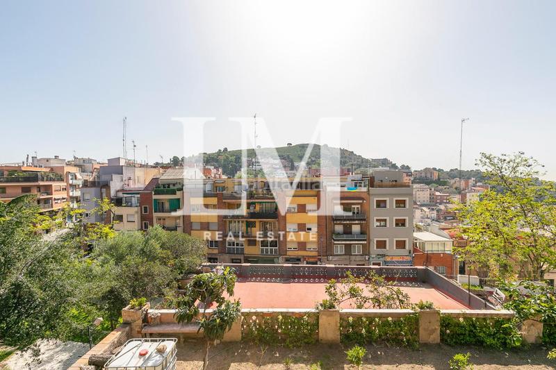 Foto a54e32ba-ece1-4d33-8bdc-f61c7a891b70. Lloguer casa amb calefacció aparcament piscina a Barcelona