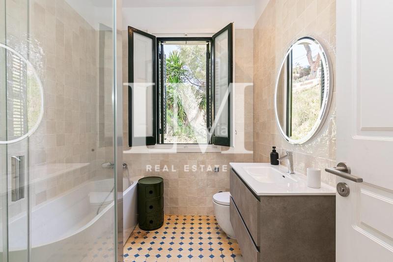 Foto b6cdca46-86d6-4c48-82fb-0ed1a0990215. Lloguer casa amb calefacció aparcament piscina a Barcelona