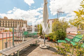 Rent Penthouse  Carrer argenteria. Ático de alquiler temporal en el born