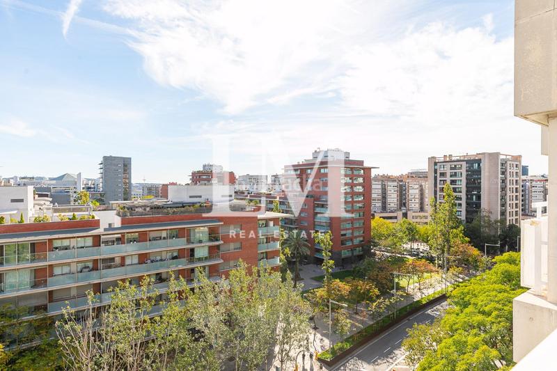 Foto 02e5671e-aa18-4082-936a-607ffac67123. Rent apartment with heating parking in Tres Torres Barcelona