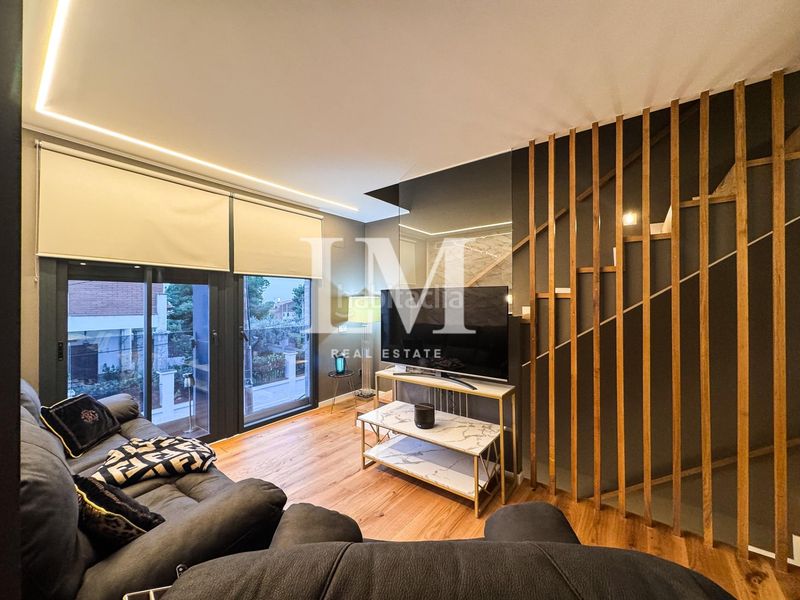 Foto 7d0ea568-5743-4863-a939-8e3ddd2a599d. Casa amb aparcament piscina a Finestrelles Esplugues de Llobregat