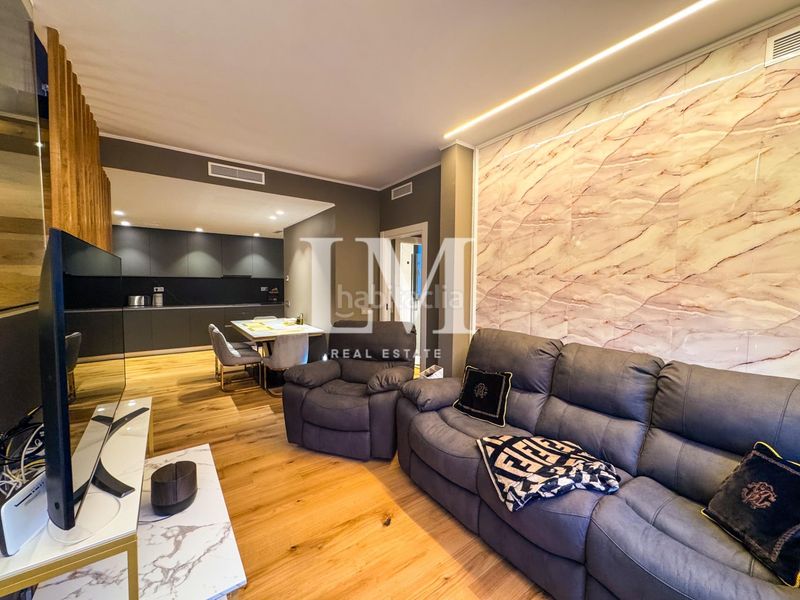Foto bbd6f8d8-5605-45ec-8082-683a36c6d7c4. Casa amb aparcament piscina a Finestrelles Esplugues de Llobregat