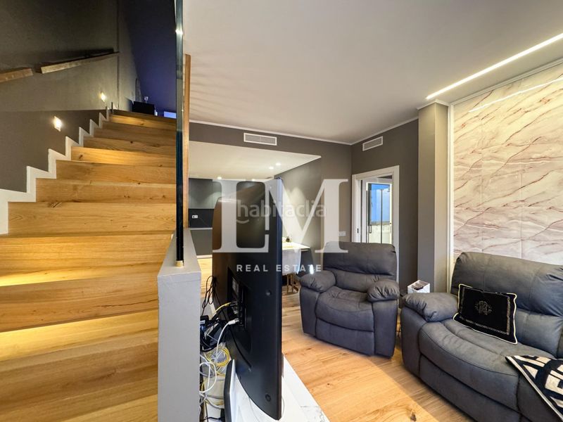 Foto c32c86e1-f533-4fa1-b8bf-9a740e3e60f1. Casa amb aparcament piscina a Finestrelles Esplugues de Llobregat