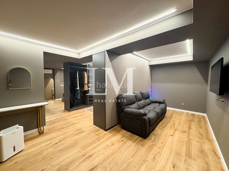Foto d5e1681f-540f-450d-bb63-2d780b749778. Casa amb aparcament piscina a Finestrelles Esplugues de Llobregat