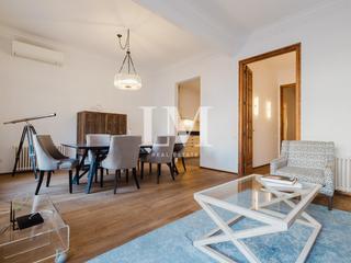 Apartament a Carrer PARIS