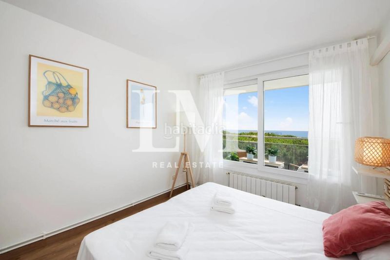 Foto 84b1989c-5672-47dc-947f-f1229e665f7b. Lloguer apartament amb aparcament piscina a Gava Mar Gavà