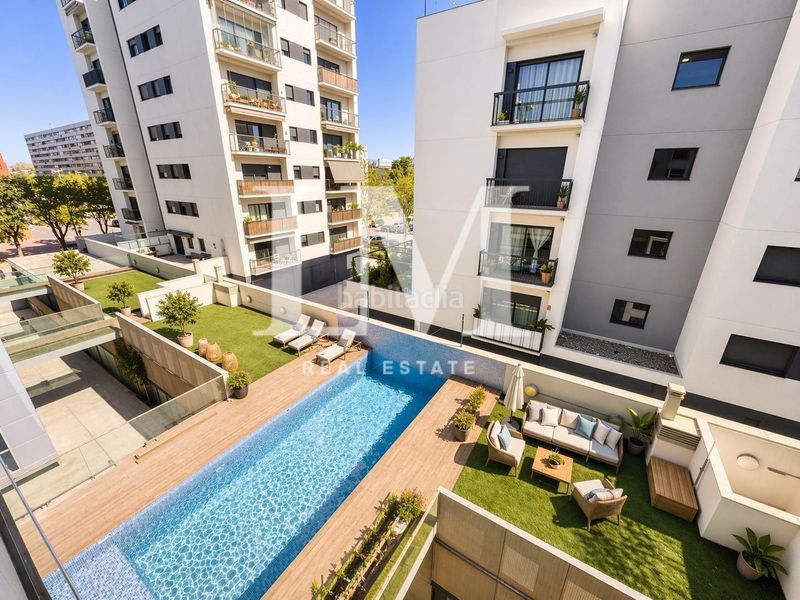 Foto b0dc814f-8739-4f4a-8c3a-a083edc4eb70. Apartament amb aparcament piscina a Port Forum Sant Adrià de Besòs