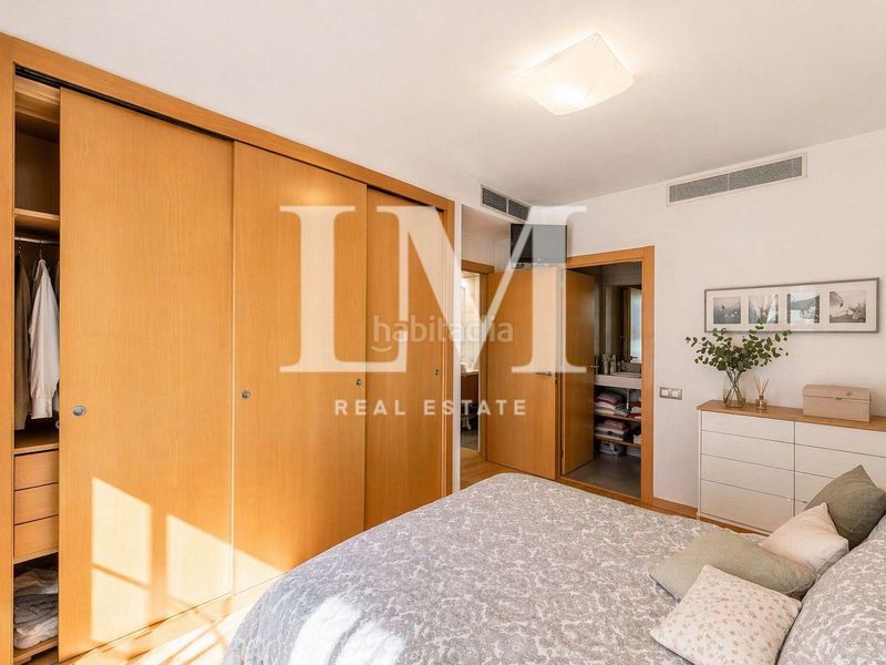 Foto cef2e0cc-2c4d-4541-baae-dd2aa1e252f5. Apartament amb aparcament piscina a Port Forum Sant Adrià de Besòs