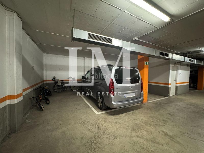 Foto f698fdfe-b94a-4200-b958-d5de259752f3. Apartament amb aparcament piscina a Port Forum Sant Adrià de Besòs