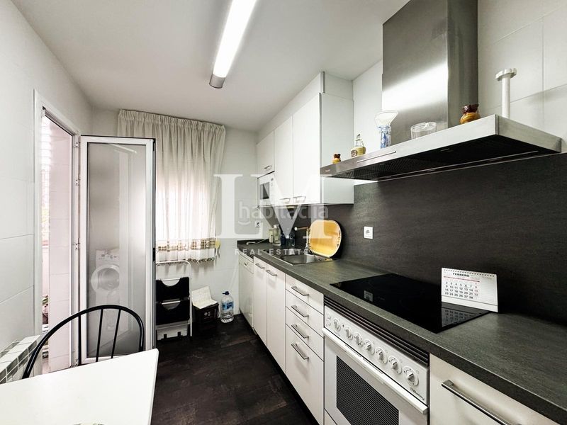 Foto a89897af-d92a-47ef-ad70-60c29bc9e1f3. Apartament amb calefacció a Sants-Badal Barcelona
