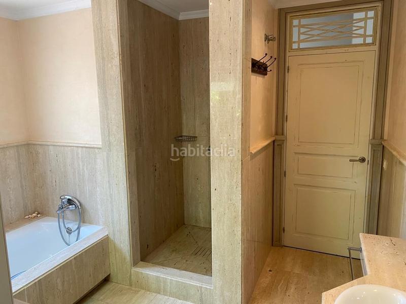 Foto 6a1f7eb2-a87c-4e1e-bef0-6485a6cd0a5d. Xalet amb calefacció aparcament a La Duquesa Manilva