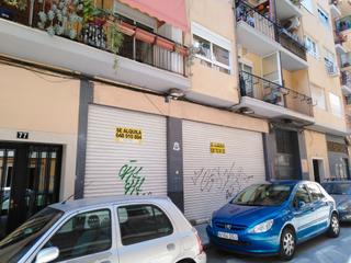 Alquiler Local Comercial  Calle del plus ultra. Amplio local comercial en el barrio de carolinas