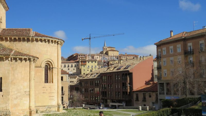 Foto 1f9d2f48-5d55-4f3b-9d55-7ab62bb77b14. Aparcament cotxe a Centro Segovia