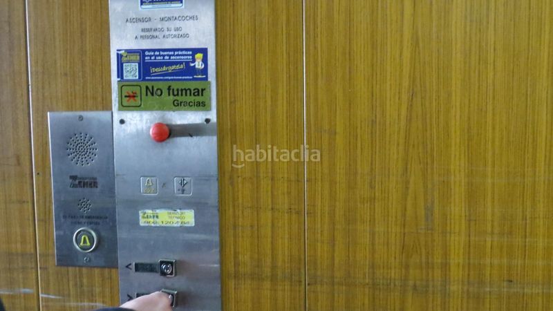 Foto ae22f37a-c10d-41f5-acde-513d433e0f9a. Aparcament cotxe a Centro Segovia