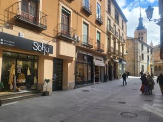 Local commercial en Centro. Alrealty vende local comercial en pleno centro de segovia