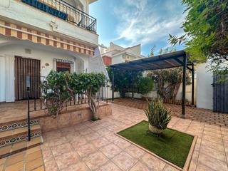 Maison  Calle treinta de julio. Vivienda en planta baja con piscina en torre de la horadada