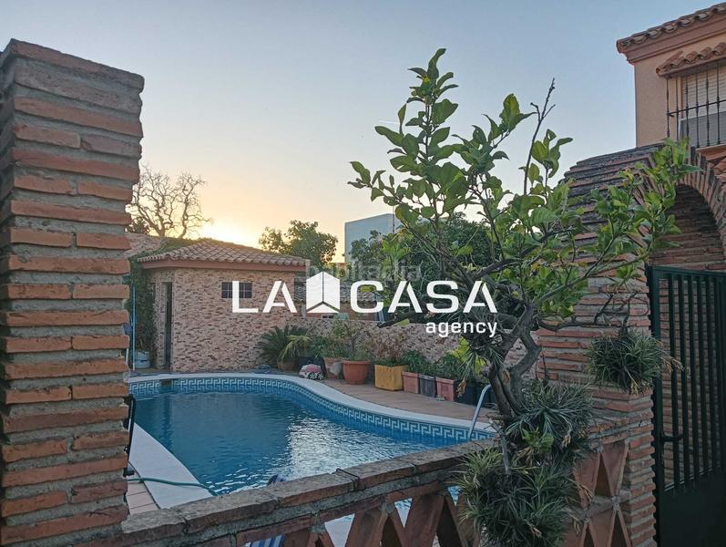 Foto c5537bd2-6d0d-4421-9ac3-f4877c3b625f. Chalet impresionante chalet con piscina en parcela de 500m2 en Algeciras
