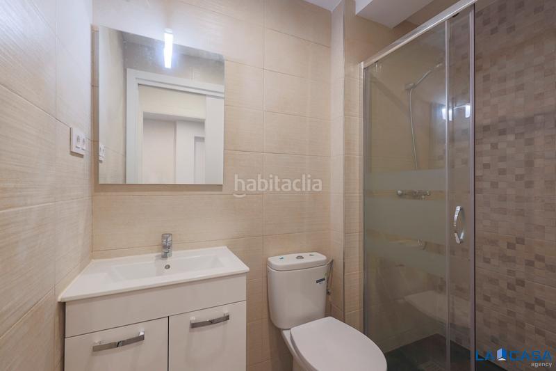 Foto efcb9c31-189f-43b7-ba66-be960291d086. Piano terra in Sants-Badal Barcelona