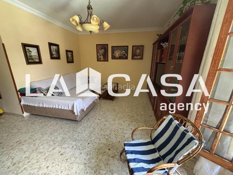 Foto f1cf98da-ac02-435f-8958-97159e507a28. Xalet amb aparcament a cerros de Montequinto Montequinto